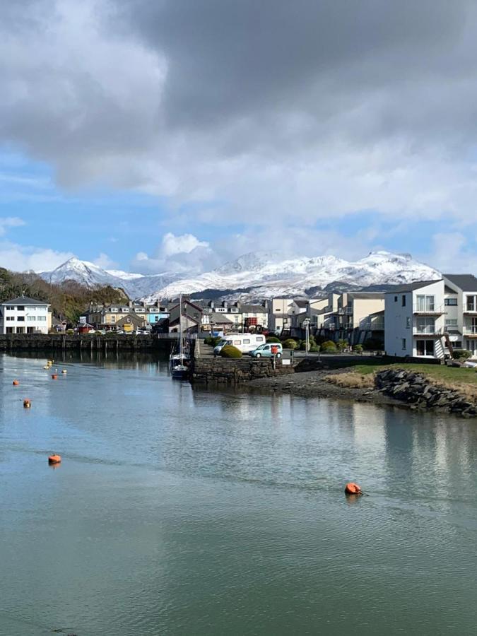 Portmadog, Oakley Wharf Apartment พอร์ทแมด็อก ภายนอก รูปภาพ